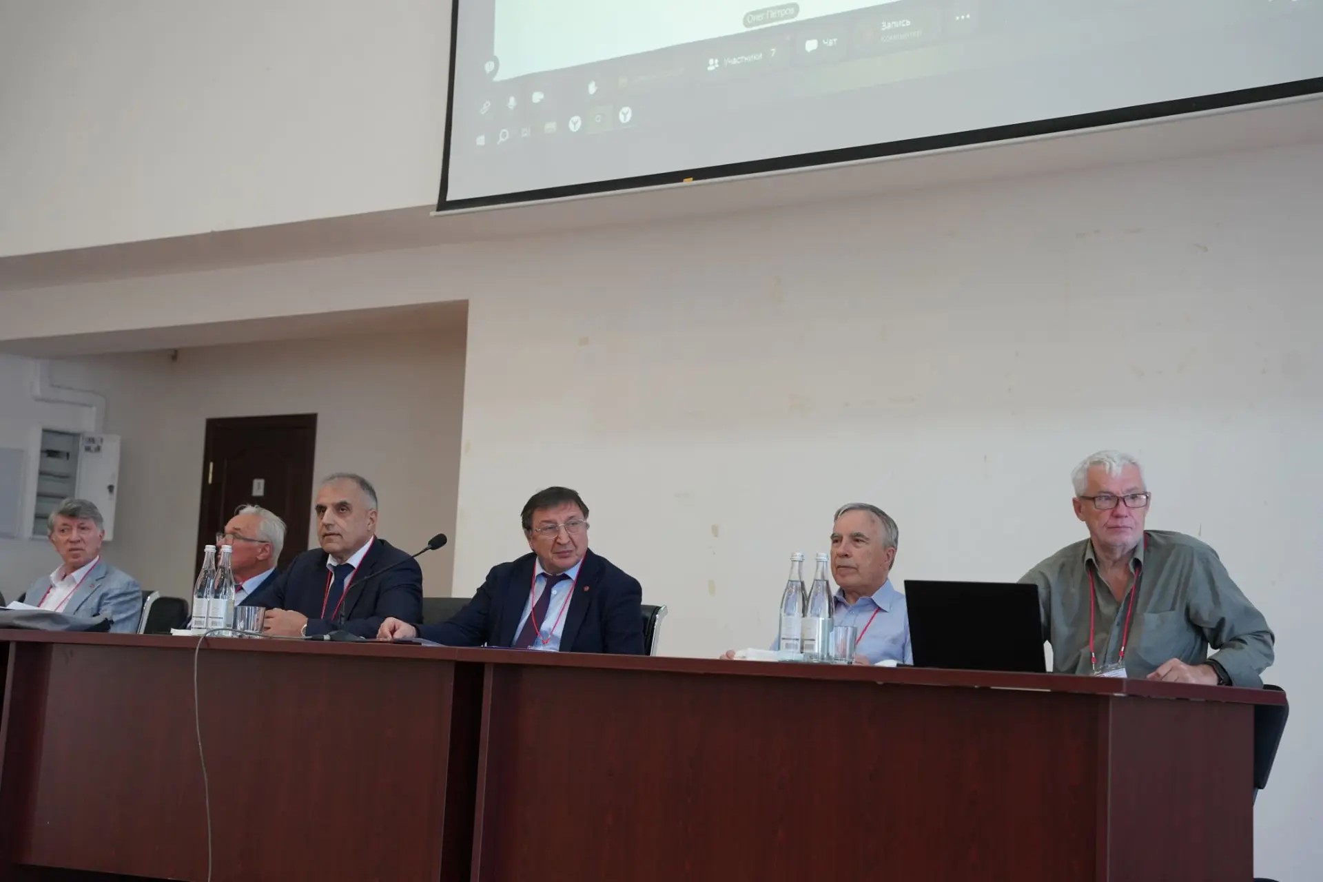 XIV Всероссийская конференция по физической электронике стартовала в ДГУ